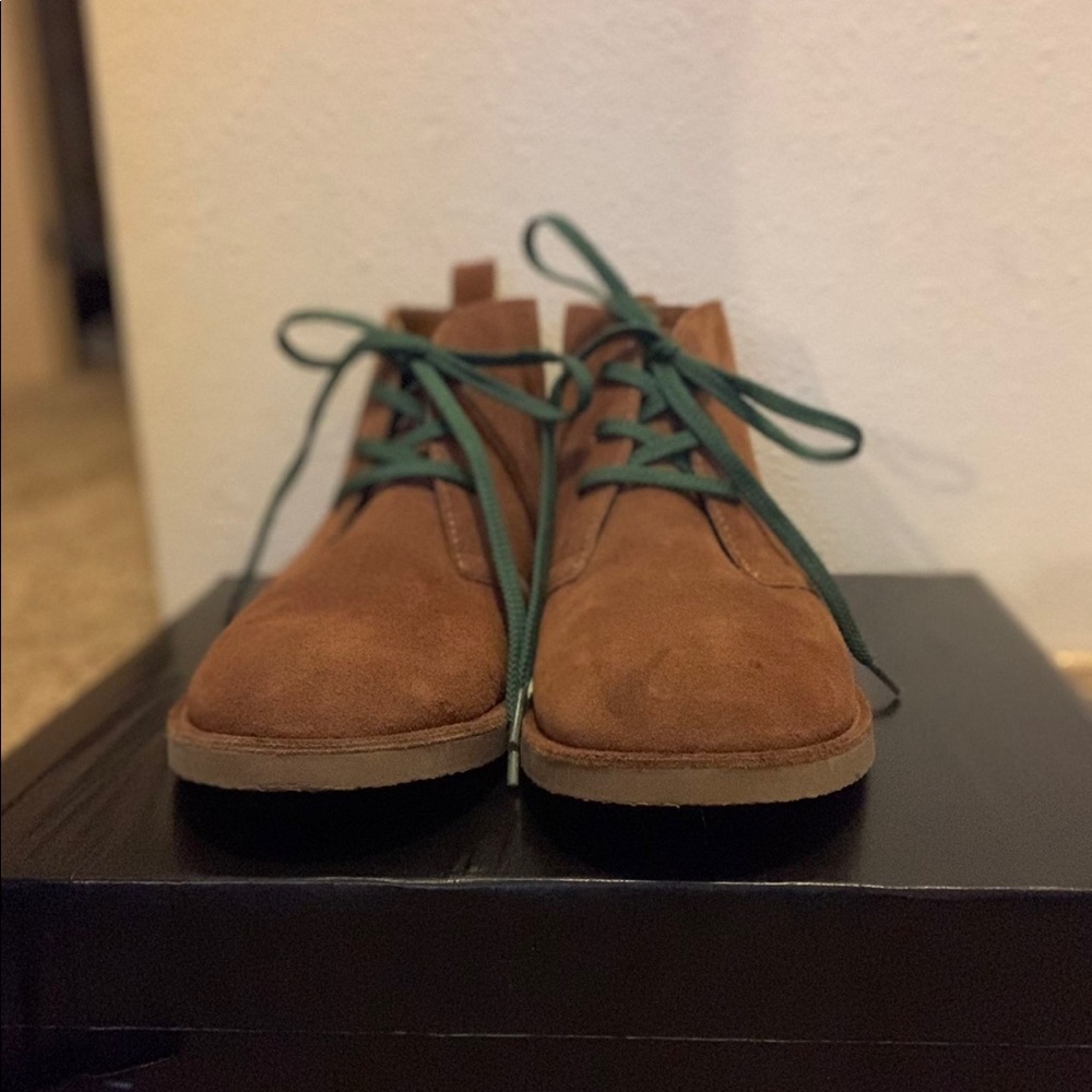Unisex brown suede boots